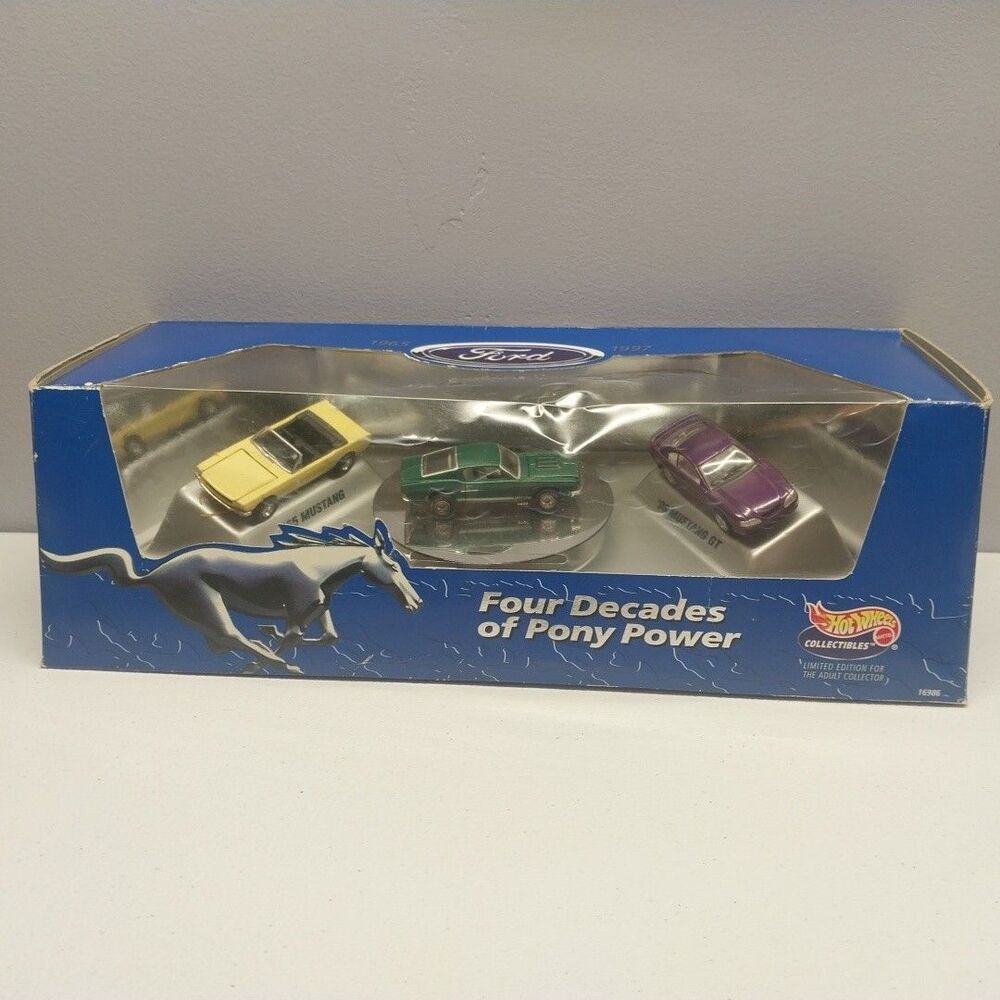 Hot Wheels Ford Four Decades of Pony Power Mustang 3 Car Gift Set Diecast 1:64